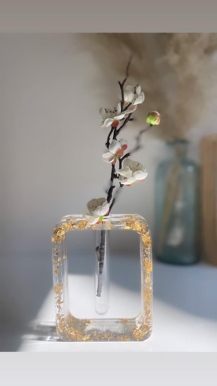 vase flower feuilles d'or